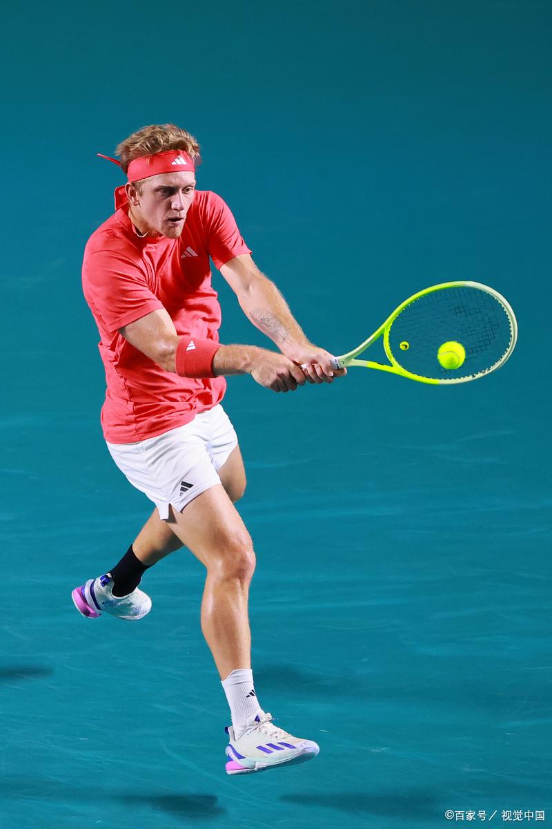 球星爆发！网球赛场再现神级操作的简单介绍